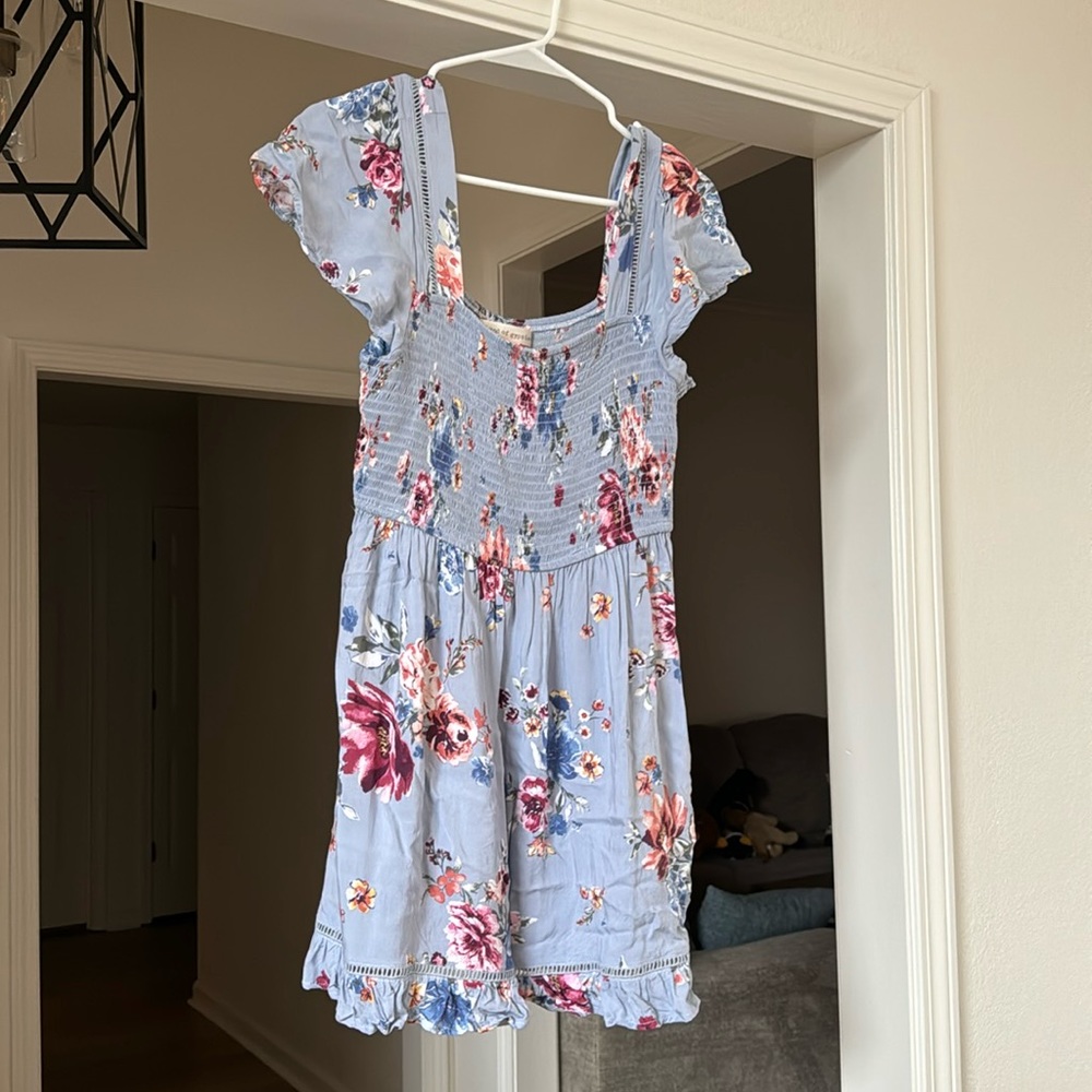 Blue floral dress with cute little details